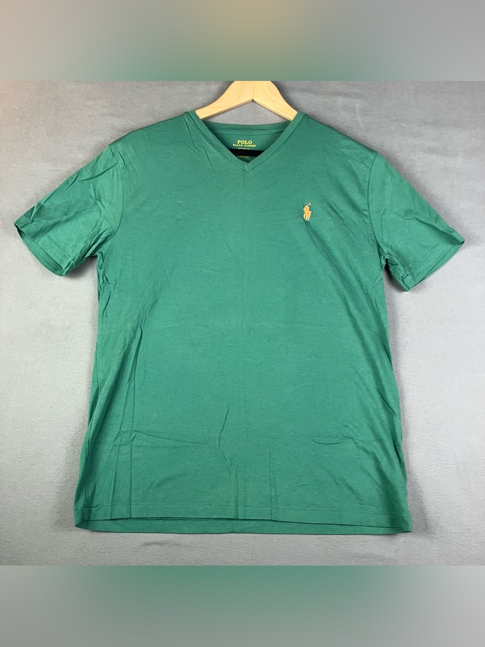 Polo Ralph Lauren Men's Size M Green V-Neck T-Shirt Pony Logo Short Sleeve. In g